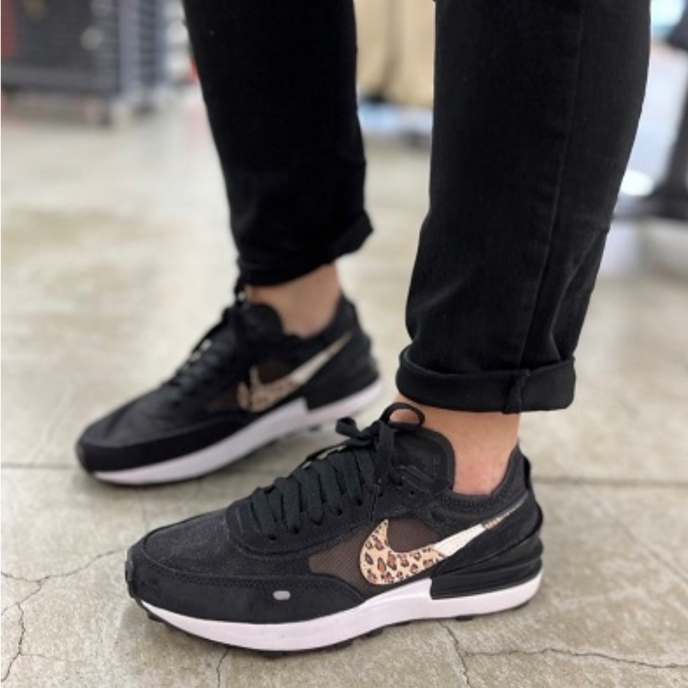 Nike Women’s Waffle One Black/Leopard Size 8.5